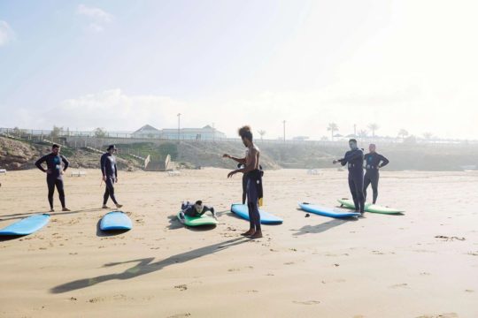 surf instructor with group surf lessons
