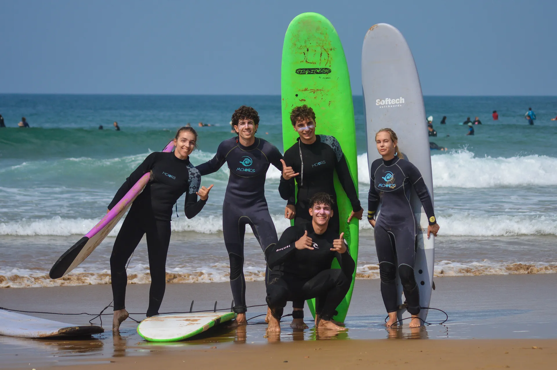 surf lesson group photo hang loose taghazout Taghazout Surf Camp